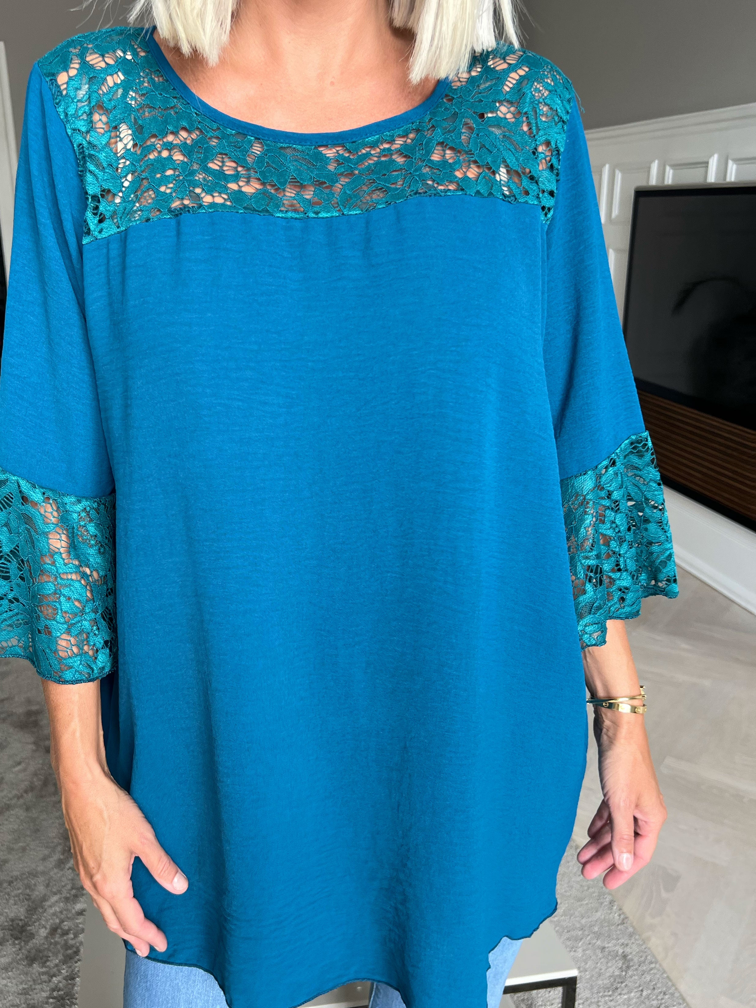 Amanda - Sød simpel tunika med blonde